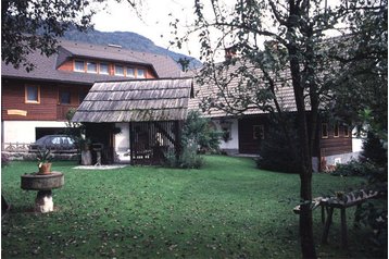 Eslovenia Privát Studor, Exterior